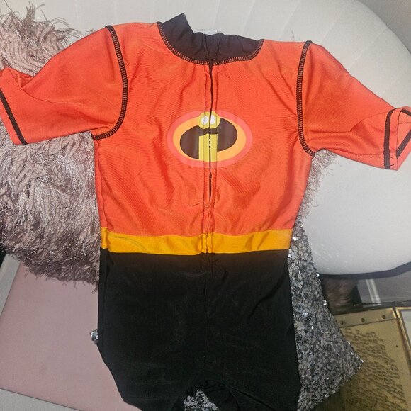 Disney little boys short wetsuit in size 4